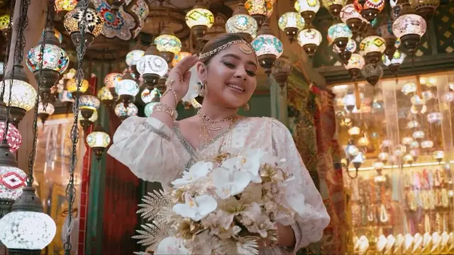 Bridal portrait among lanterns in Dubai